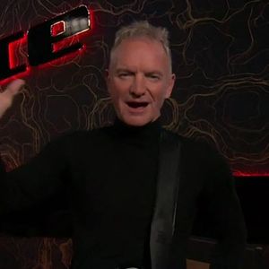 Los Angeles, CA - Snoop Dogg et Sting ont présenté leur nouvelle chanson Another Part of Me lors de la finale de la saison de The Voice.