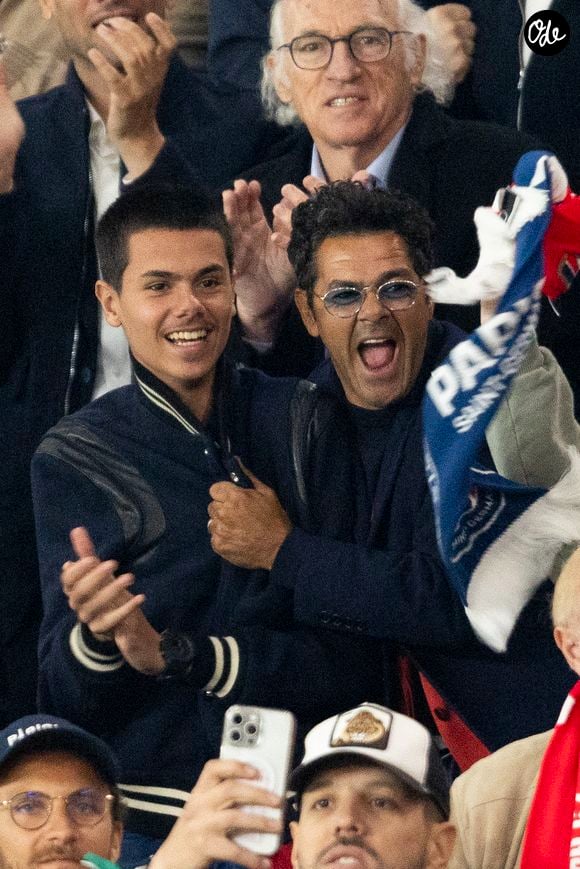 Il jouait pour les U18 de l’association du PSG en R2

Jamel Debbouze et son fils Léon Debbouze - Célébrités dans les tribunes lors du match retour de la Ligue Des Champions 2024-2025 (LDC) "PSG - Arsenal" (2-1) au Parc des Princes à Paris le 7 mai 2025. © Cyril Moreau/Bestimage