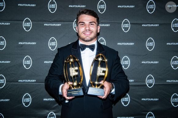 Antoine Dupont a été élu meilleur joueur de la saiso du Top 14 - Soirée de la 20ème édition de la Nuit du Rugby à Paris.