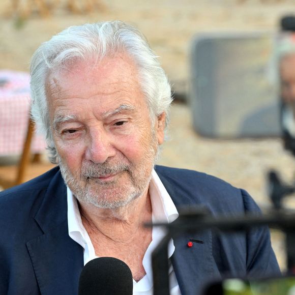 Exclusif - Pierre Arditi durant la soirée d'ouverture de la troisième édition des Théâtrales d'Eze à l'oppidum du Col d'Eze, le 1er août 2025. © Bruno Bebert / Bestimage