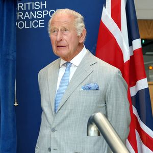 Le roi Charles III inaugure officiellement le siège de la Police des transports britannique (BTP) dans le centre de Londres, au Royaume-Uni, le 8 juillet 2026. Photo : Shane Anthony Sinclair/PA Wire/ABACAPRESS.COM