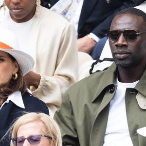 Omar Sy et sa femme Hélène en tribunes lors des Internationaux de France de Tennis de Roland Garros 2025, à Paris, France, le 7 juin 2025. © Cyril Moreau/Bestimage