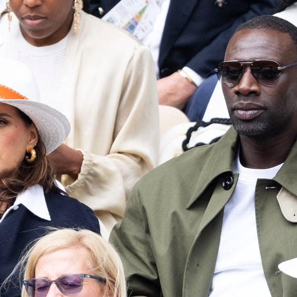 Omar Sy et sa femme Hélène en tribunes lors des Internationaux de France de Tennis de Roland Garros 2025, à Paris, France, le 7 juin 2025. © Cyril Moreau/Bestimage