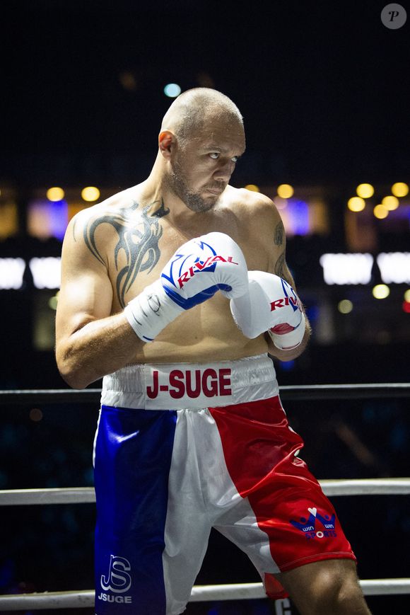 Mais Johann Duhaupas n'a jamais touché l'argent qu'il a gagné (370 000 euros)
Johann Duhaupas ( poids Lourds ) - Tony Yoka remporte son combat de boxe contre Johann Duhaupas dans la catégorie poids lourds dès le premier round à Paris La Défense Arena le 25 septembre 2020.
© JB Autissier / Panoramic / Bestimage