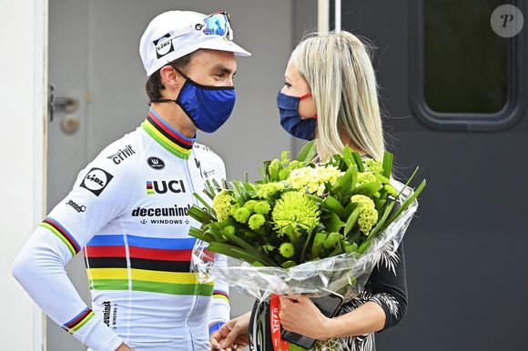 Le cycliste français Julian Alaphilippe remporte sa troisième Flèche Wallonne à Huy en Belgique, le 21 avril 2021, après ses précédentes victoires en 2018 et 2019. Il a devancé Primoz Roglic (Jumbo-Visma) et Alejandro Valverde (Movistar). 
© Photo News / Panoramic / Bestimage