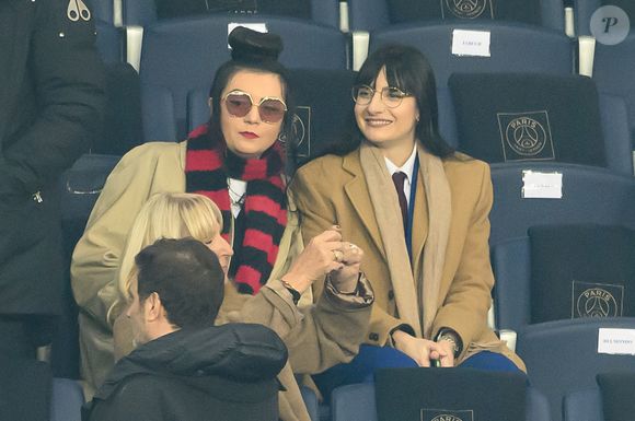 Un an après cette rupture, la chanteuse a décidé de porter plainte contre cette femme.

Hoshi et Gia Martinelli au Parc des Princes à Paris, le 14 février 2023.

Photo : Zabulon Laurent / ABACA