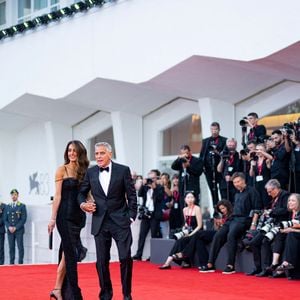 George Clooney et sa femme Amal à la cérémonie d'ouverture et la projection du film "Ink" lors de la 83ème édition du festival international du film de Venise, la Mostra le 2 septembre 2026. © Pierre Perusseau / Bestimage