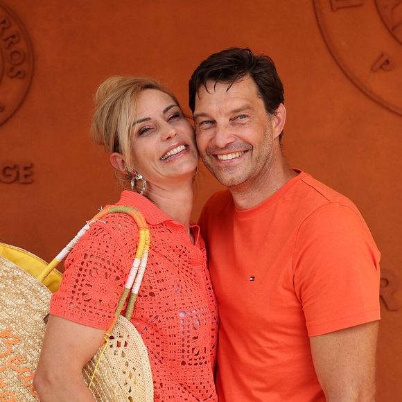 Élodie Gossuin et Bertrand Lacherie ont célébré leurs vingt ans de mariage. 

Élodie Gossuin et son mari Bertrand Lacherie au photocall du village lors des Internationaux de France de Tennis de Roland Garros, à Paris, France © Dominique Jacovides/Bestimage