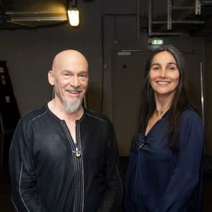Créatrice de sa propre marque cosmétique, la compagne de Florent Pagny formule des soins adaptés à ses besoins.
Exclusif - Florent Pagny et sa femme Azucena - Backstage de l'émission spéciale "Unis pour l'Ukraine" à la Maison de la Radio et de la Musique, à Paris le 8 mars 2022.
© Cyril Moreau / Jack Tribeca / Bestimage