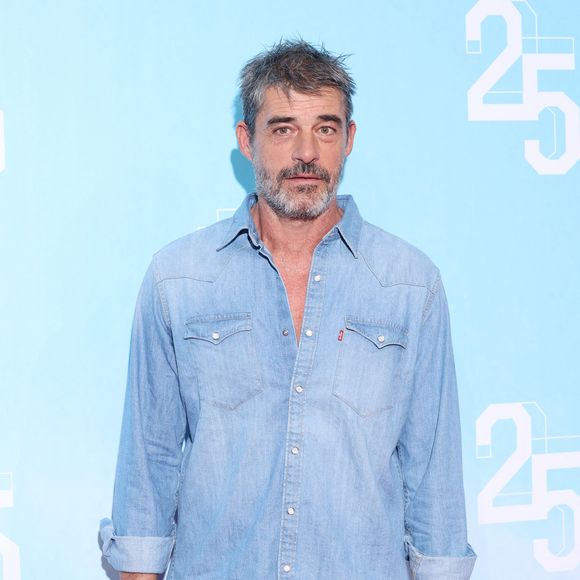 Avec sa mère et ses demi-frères, Joseph vit en Corse, où il est notamment ami avec l'enfant d'Ange Basterga, un acteur que Thierry Neuvic considère comme son "frère".

Thierry Neuvic au photocall de la mini-série "Infiltré(e)" lors de la 25ème édition du Festival de la fiction de la Rochelle, France, le 15 septembre 2023. © Denis Guignebourg/BestImage