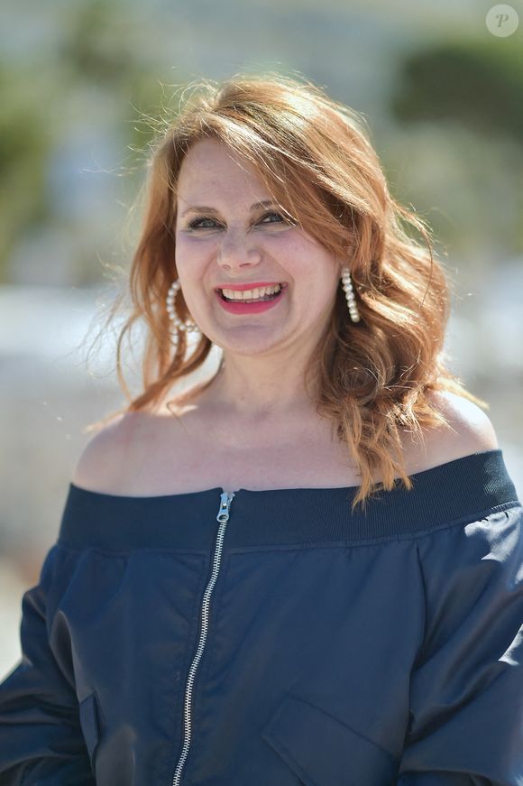 Ariane Séguillon participe au Photocall de "Demain Nous Appartient" lors de la deuxième journée du 6ème Festival International de Cannes à Cannes, France, le 15 avril 2023. Photo par Franck Castel/ABACAPRESS.COM