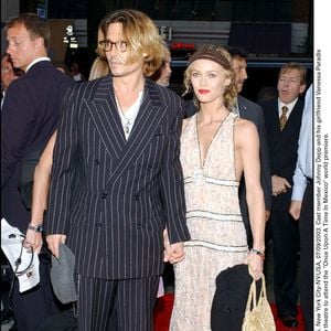 Encore aujourd'hui, les ex entretiennent de bons rapports.

© Nicolas Khayat/ABACA. 49463-15. New York City-NY-USA, 07/09/2003. Johnny Depp et Vanessa Paradis arrivent au théâtre Loews Lincoln Square pour assister à la première mondiale du film "Once Upon A Time In Mexico". Le 7 septembre 2003. © Nicolas Khayat/ABACA.