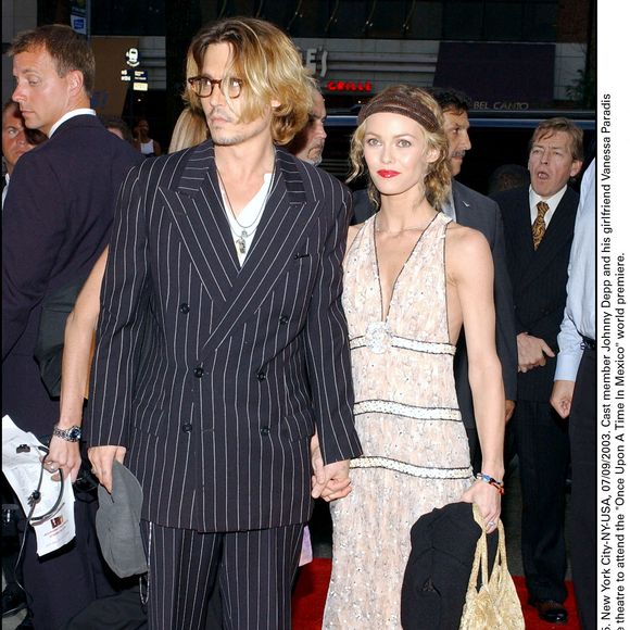 Encore aujourd'hui, les ex entretiennent de bons rapports.

© Nicolas Khayat/ABACA. 49463-15. New York City-NY-USA, 07/09/2003. Johnny Depp et Vanessa Paradis arrivent au théâtre Loews Lincoln Square pour assister à la première mondiale du film "Once Upon A Time In Mexico". Le 7 septembre 2003. © Nicolas Khayat/ABACA.
