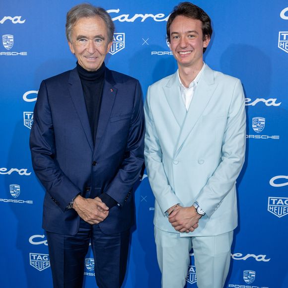 Exclusif - Bernard Arnault, Pdg de LVMH et Frédéric Arnault, CEO de Tag Heuer - Tag Heuer et Porsche fêtent les 50 ans de leur collaboration autour de la mythique Carrera RS 2.7 place Vendôme à Paris le 5 octobre 2022.

© Olivier Borde / Bestimage