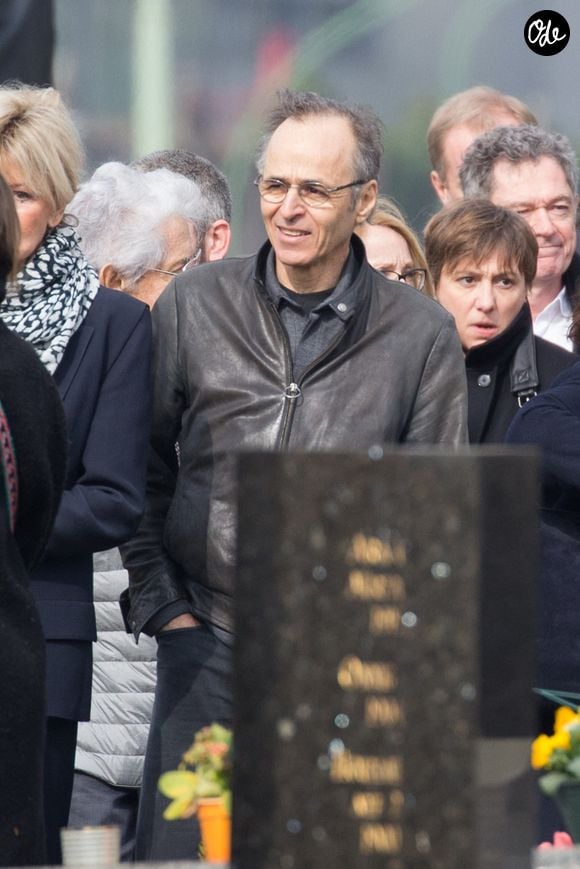 Jean-Jacques Goldman lors des funérailles de Véronique Colucci au cimetière de Montrouge, à Paris, en France, le 12 avril 2018. Photo Abaca