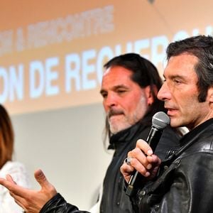 Fabienne Carat, Eric Le Roux, le réalisateur, et Franck Semonin - Projection du premier épisode final de la série "Section de Recherches" lors de la 5ème édition du Festival International Canneseries à Cannes. le 6 avril 2022
© Bruno Bebert / Bestimage