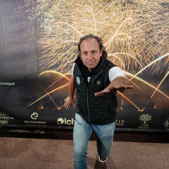 Il est également revenu sur des commentaires qu'il avait tenus sur la petite culotte de la patineuse qui n'ont pas été du goût de celle-ci. 

Philippe Candeloro - Édition 2025 des Masters de Feu - Concours international d'art pyrotechnique à l'Hippodrome de Compiègne le 20 septembre 2025. Chaque année, depuis 2016, les meilleurs artificiers internationaux se donnent rendez-vous à Compiègne pour s'affronter lors d'une seule et même soirée.
© Anne-Sophie Guebey / Bestimage