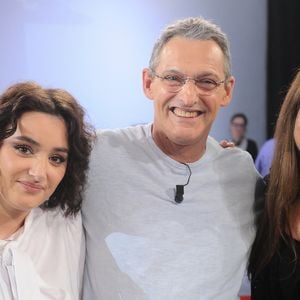 Exclusif - Vincent Dubois, sa fille Camille Dubois et Lynda Lemay lors de l'enregistrement de l'émission Vivement dimanche au studio Rive gauche, présentée par M.Drucker, diffusée sur France 3 le 10 mai 2026, à Paris, France, le 14 avril 2026. © Guillaume Gaffiot/Bestimage