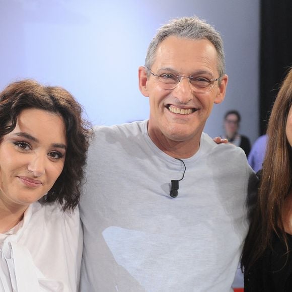 Exclusif - Vincent Dubois, sa fille Camille Dubois et Lynda Lemay lors de l'enregistrement de l'émission Vivement dimanche au studio Rive gauche, présentée par M.Drucker, diffusée sur France 3 le 10 mai 2026, à Paris, France, le 14 avril 2026. © Guillaume Gaffiot/Bestimage