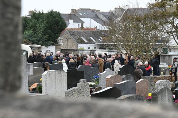 Les obsèques de l'acteur ont eu lieu mercredi 5 novembre en Bretagne. 

Obsèques de Tcheky Karyo (décédé le 31 octobre 2025 à l'âge de 72 ans) au cimetière de Concarneau dans la plus stricte intimité le 5 novembre 2025. © AGENCE / BESTIMAGE