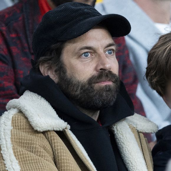 Benjamin Millepied, ex de Natalie Portman, et leur fils Aleph admirent la belle victoire du PSG

Benjamin Millepied et son fils Aleph - Célébrités des les tribunes lors du match aller du quart de finale de Ligue des champions entre le PSG et Aston Villa (3-1) au Parc des Princes à Paris. © Cyril Moreau/Bestimage