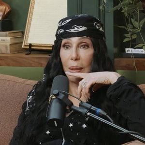 Cher a appris l'existence de sa petite-fille.

Cher a participé au dernier épisode du podcast Armchair Expert de Dax Shepard