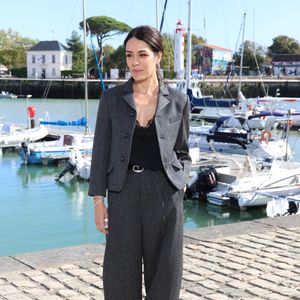 Ses propos peuvent toutefois faire penser à ceux qu'elle avait tenus quelques mois plus tôt au sujet de sa mère.
Sofia Essaidi - Photocall du téléfilm "Au Sein des Autres" (Compétition) lors de la 28ème édition du festival de la Fiction à la Rochelle, le 16 septembre 2026. © Denis Guigenbourg / Bestimage #