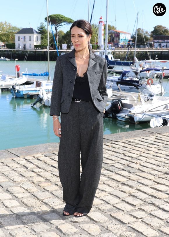 Ses propos peuvent toutefois faire penser à ceux qu'elle avait tenus quelques mois plus tôt au sujet de sa mère. 

Sofia Essaidi - Photocall du téléfilm "Au Sein des Autres" (Compétition) lors de la 28ème édition du festival de la Fiction à la Rochelle, le 16 septembre 2026. © Denis Guigenbourg / Bestimage #