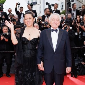 Tiffany Chen et son compagnon Robert de Niro - Montée des marches du film « Partir un jour » pour la cérémonie d’ouverture du 78ème Festival International du Film de Cannes, au Palais des Festivals à Cannes. Le 13 mai 2025
© Jacovides-Moreau / Bestimage