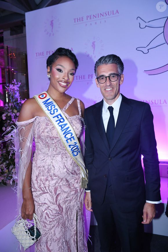 Jérémy Redler (maire du 16ème arrondissement de Paris) et Angélique Angarni-Filopon (Miss France 2025) fête son 34ème anniversaire - Soirée de gala du 10ème anniversaire de l’association "Les Bonnes Fées" à l’Hôtel The Peninsula Paris le 8 octobre 2025. The Peninsula Paris renouvelle son soutien dans la campagne Octobre Rose au côté de l’artiste G.Sardin.  © Rachid Bellak/Bestimage