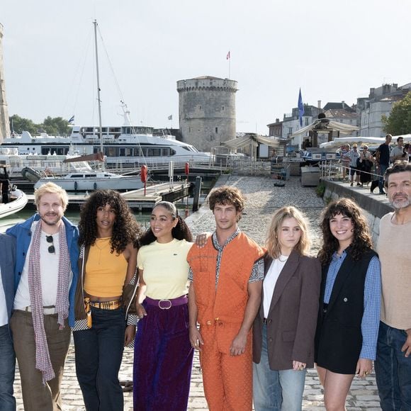 La série Nouveau jour de M6 a été lancée en juin 

Bastien Bernini, Bruno Solo, Siham Falhoune, Aurelie Konate, Marion Ayme, Lois Schlieper, Justine Grave, Christophe Herault et Jean-Batiste Maunier assistent au photocall du Nouveau jour lors du 27ème Festival de la Fiction de La Rochelle à La Rochelle, France.Photo by David NIVIERE/ABACAPRESS.COM