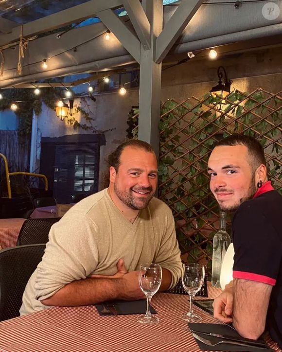 Guillaume Pobeaud (alias Guillaume l'Auvergnat) et Tom de "L'Amour" est dans le pré saison 17 - 18 avril 2023 © Instagram