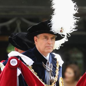 Le prince Andrew quittant la chapelle Saint-Georges du château de Windsor, en Angleterre, après la cérémonie annuelle de l'Ordre de la Jarretière. Photo par PA Photo/ Bestimage