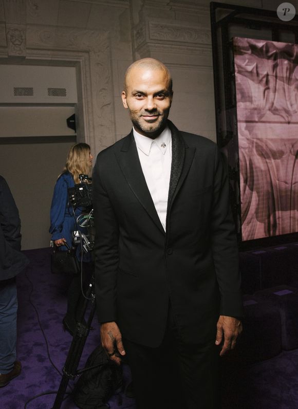 La remise du prix a été un moment de fierté, partagé dans sa story Instagram et lors de la cérémonie.

Tony Parker au Front Row du défilé Messika Collection Prêt-à-Porter Printemps-Été 2026 lors de la Fashion Week de Paris (PFW), au Musée des Arts décoratifs, à Paris, France, le 3 octobre 2026. © Sam Delpech/Bestimage