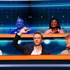 Exclusif - Cyril Feraud et Yoann Riou échangent leurs places le temps d'une question - Enregistrement de l'émission "100% logique" présentée par C. Feraud et qui sera diffusée le 25 octobre 2025 sur France 2 au studio du Lendit à Saint-Denis, France, le 14 mars 2025. © Christophe Clovis/Bestimage