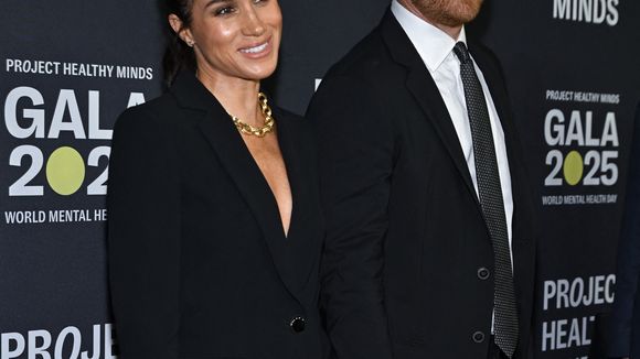 Pour leur carte de voeux (dans une ambiance pas très Noël), Meghan et Harry posent avec leurs enfants Lilibet et Archie
