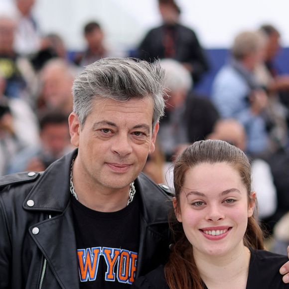 Benjamin Biolay et sa fille Anna Biolay au photocall de "Rosalie" lors du 76ème Festival International du Film de Cannes, le 18 mai 2023.

© Jacovides/Moreau/Bestimage