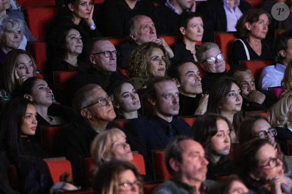 Exclusif - Anthony Delon, Loup Delon, Liv Delon lors de la soirée hommage Ciné-concert symphonique "Alain Delon, le dernier Samouraï" au palais des congrès à Paris le 8 novembre 2024 le jour de son anniversaire. Pour cette soirée, le chef d'orchestre Vahan Mardirossian a dirigé l'orchestre symphonique de Douai.
© Moreau / Jacovides / Bestimage