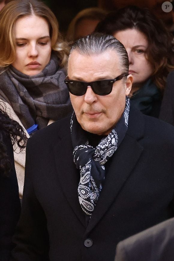 Jean Roch - Sorties des obsèques de Brigitte Bardot dans l'église Paroissiale Notre-Dame-de-l'Assomption de Saint-Tropez, France, le 7 janvier 2026.  Brigitte Bardot, figure emblématique du cinéma français et icône internationale, est décédée le 28 décembre 2025 à l'âge de 91 ans dans sa mythique propriété de La Madrague, à Saint-Tropez (France). Révélée au monde entier par son rôle dans "Et Dieu... créa la femme", elle avait contribué à faire de Saint-Tropez un lieu mondialement connu. L'actrice sera inhumée le 7 janvier 2026 au cimetière marin de Saint-Tropez, aux côtés de son père Louis Bardot (1896-1975) et de sa mère Anne-Marie Mucel (1912-1978). Une cérémonie religieuse se tiendra auparavant dans l'église de Saint-Tropez, où proches, personnalités et anonymes pourront lui rendre un dernier hommage. © Jacovides-Moreau/Bestimage