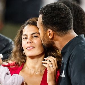 Jo-Wilfried Tsonga et son épouse Noura El Shwekh ont annoncé la naissance de leur troisième enfant, une petite fille.

Jo-Wilfried Tsonga de France avec sa femme Noura El Shwekh et leur fils lors de la troisième journée de Roland-Garros, Open de France, tournoi de tennis du Grand Chelem au stade Roland-Garros à Paris, France. ©  Matthieu Mirville/Zuma Press/Bestimage