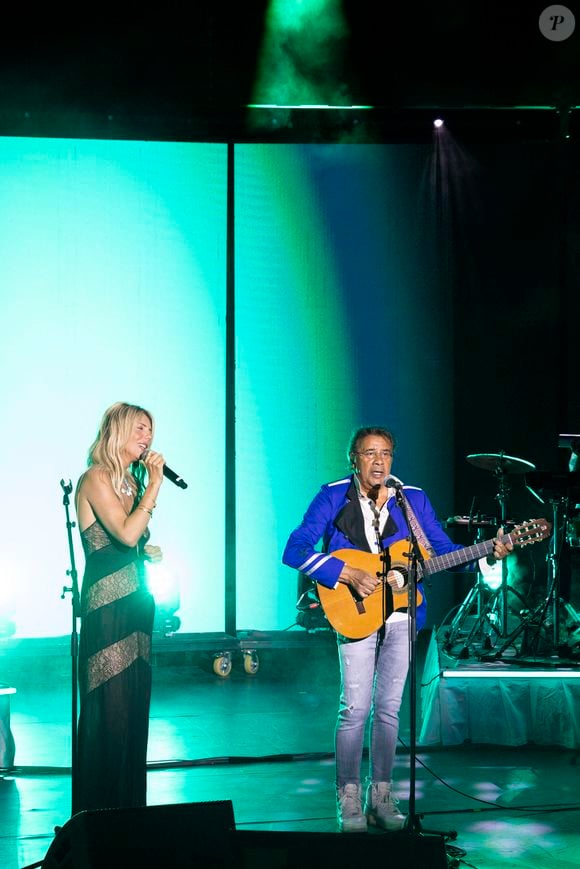 Exclusif - Laurent Voulzy et sa compagne Isaure Le Faou interprètent deux titres ensemble - Laurent Voulzy en concert sur la scène du théâtre de Verdure lors du 41ème Festival de Ramatuelle, le 9 août 2025.   
© Cyril Bruneau / Bestimage