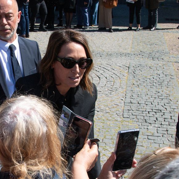 Laura Smet - Sorties des obsèques de Nathalie Baye en l'église Saint-Sulpice à Paris le 24 avril 2026. © Lionel Urman / Bestimage