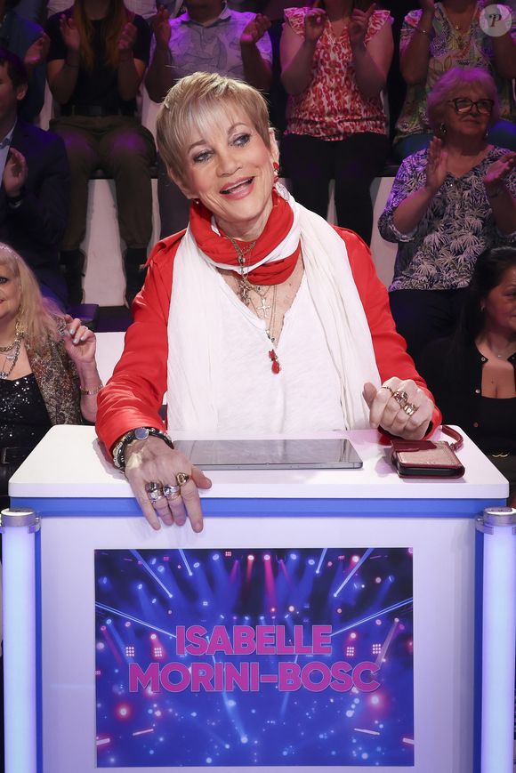 Exclusif - Isabelle Morini-Bosc, lors de l'enregistrement de l'émission "On Connait La Chanson Années 90", présentée par L.Boccolini et diffusée le 19 mai 2026 sur W9, à Paris, France, le 8 avril 2026. © Jack Tribeca/Bestimage