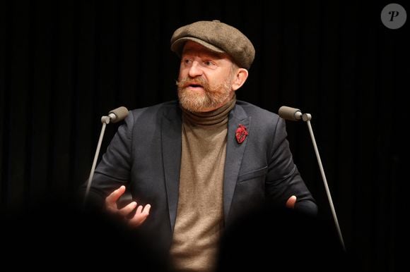 Exclusif - Mathias Malzieu à l'occasion de la présentation de son livre "L'Extraordinarium" à la "Station Ausone-Mollat" à Bordeaux, le 18 décembre 2023.