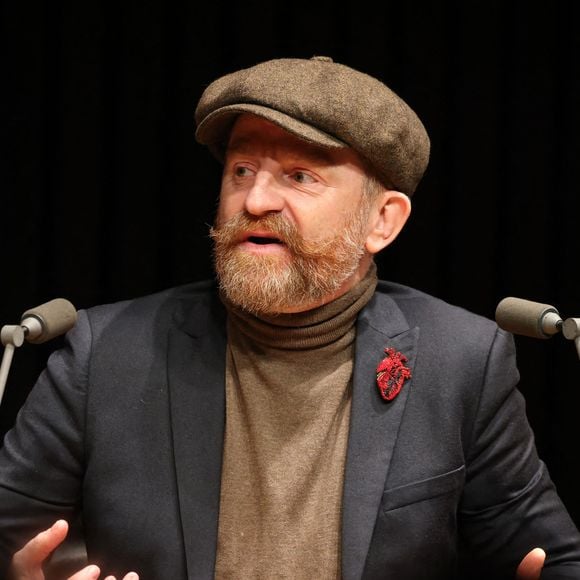 Exclusif - Mathias Malzieu à l'occasion de la présentation de son livre "L'Extraordinarium" à la "Station Ausone-Mollat" à Bordeaux, le 18 décembre 2023.