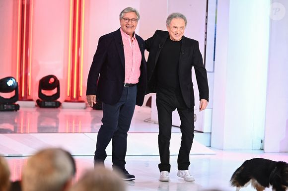 Patrick Sabatier et Michel Drucker à l'enregistrement de l'émission "Vivement Dimanche" au Studio Gabriel, Paris, le 16 septembre 2022. © Guillaume Gaffiot / Bestimage