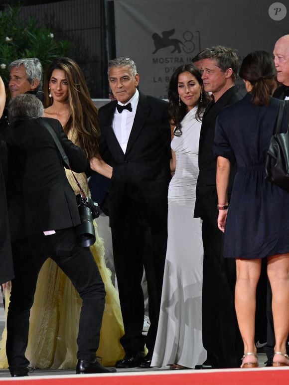 Venise, 81ème Festival International du Film de Venise - Tapis Rouge ''Wolfs'' Sur la photo : Ines de Ramon, Brad Pitt, Amal Clooney, George Clooney (Image de Crédit : © Manuele Mangiarotti/IPA via ZUMA Press)