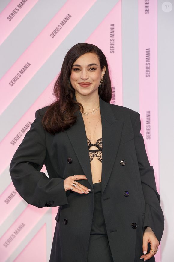 Camélia Jordana avait aussi fait le déplacement dans le nord de la France

Camélia Jordana au photocall de la cérémonie de clôture du festival Series Mania à Lille le 28 mars 2025.
© Stéphane Vansteenkiste / Bestimage
