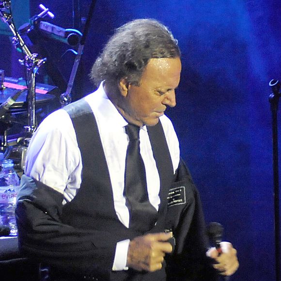 Deux ex-employés ont déposé plainte contre lui en Espagne

Julio Iglesias en concert à Marbella le 12 août 2012. GTRES / BESTIMAGE
