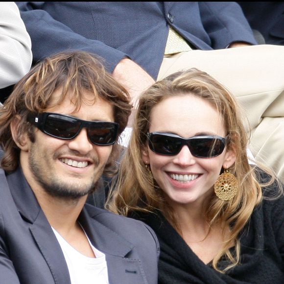 Claire Keim et Bixente Lizarazu en juin 2009 dans les tribunes de Roland-Garros.

 © RINDOFF-JACOVIDES / BESTIMAGE